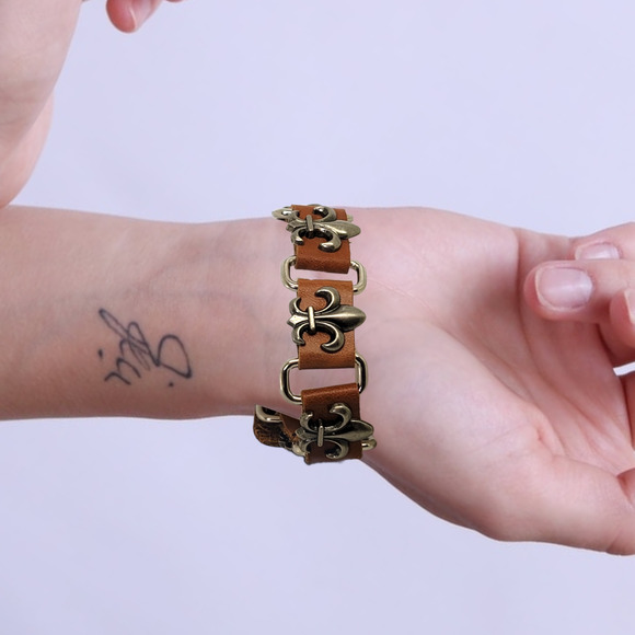 Unisex Tan Leather Link Fleur De Lis SilverTone Buckle Bracelet Adjustable Size - Picture 2 of 7